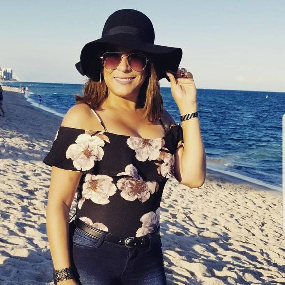 Meet your Posher, Jackye - Picture 1 of 1